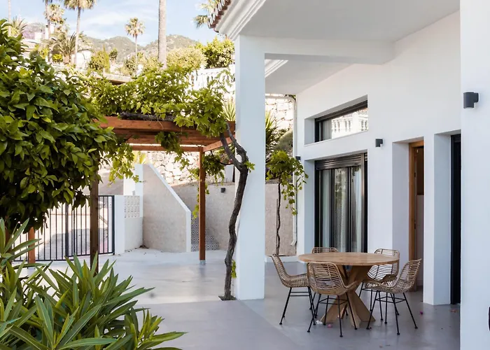 Luxury Villa Alhambra Close To Sea And Centre